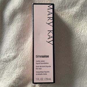 Mary Kay Matte Wear Foundation Ivory 4